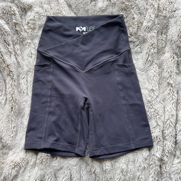 Popflex Set - Ruffle Bra & Crisscross Hour Glass Biker Short - Picture 2 of 6